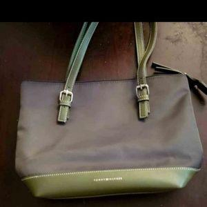 Tommy Hilfiger shoulder bad